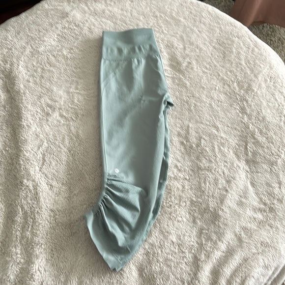 Lululemon Athletica Taryn Toomey Awakening Crop in Earl Grey - Picture 12 of 12